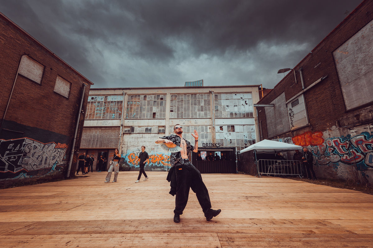 Loading... just a sec